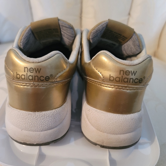 New Balance 580 Gold Precious Metal Olympic Edition Size 6.5 Retro Running Shoe - Picture 2 of 7